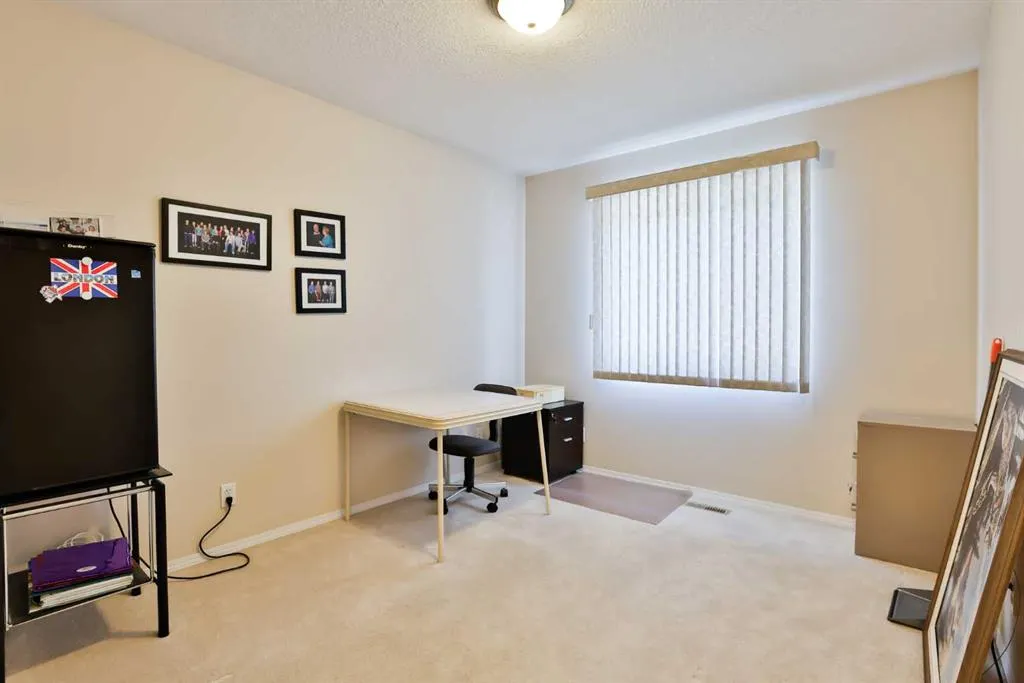186 Fairmont Boulevard S