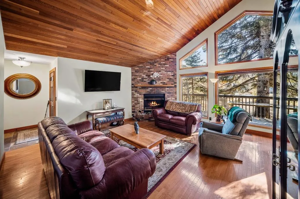 20 Pinewood Crescent