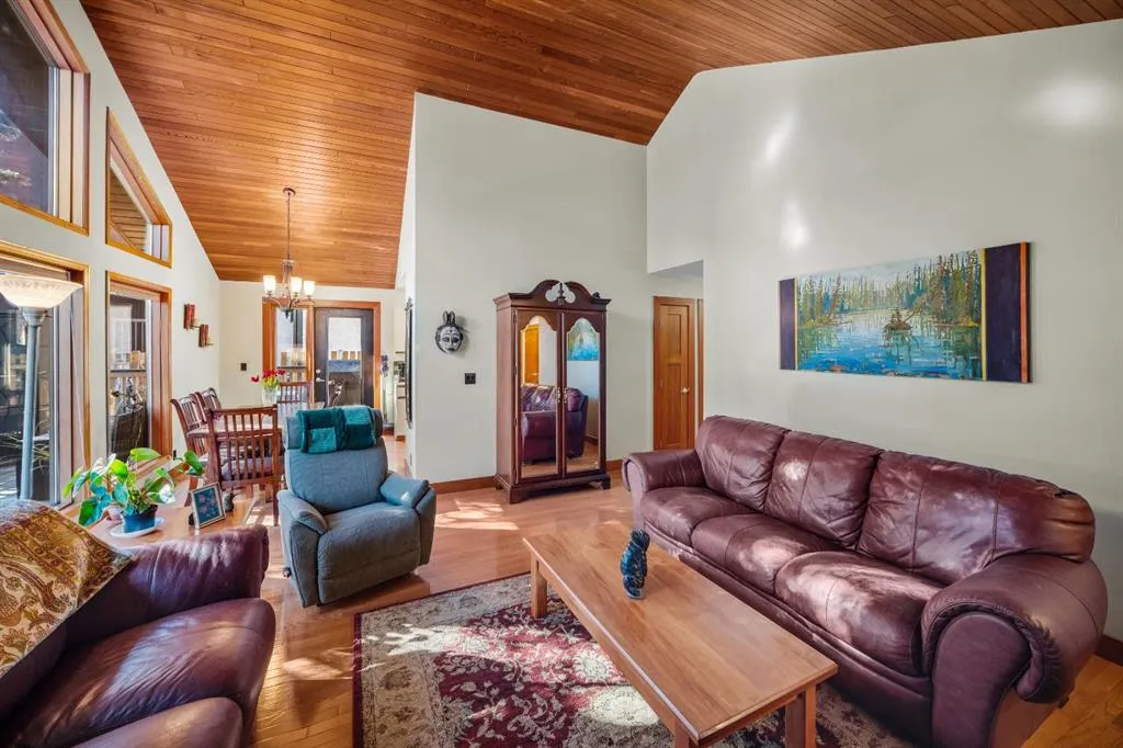 20 Pinewood Crescent