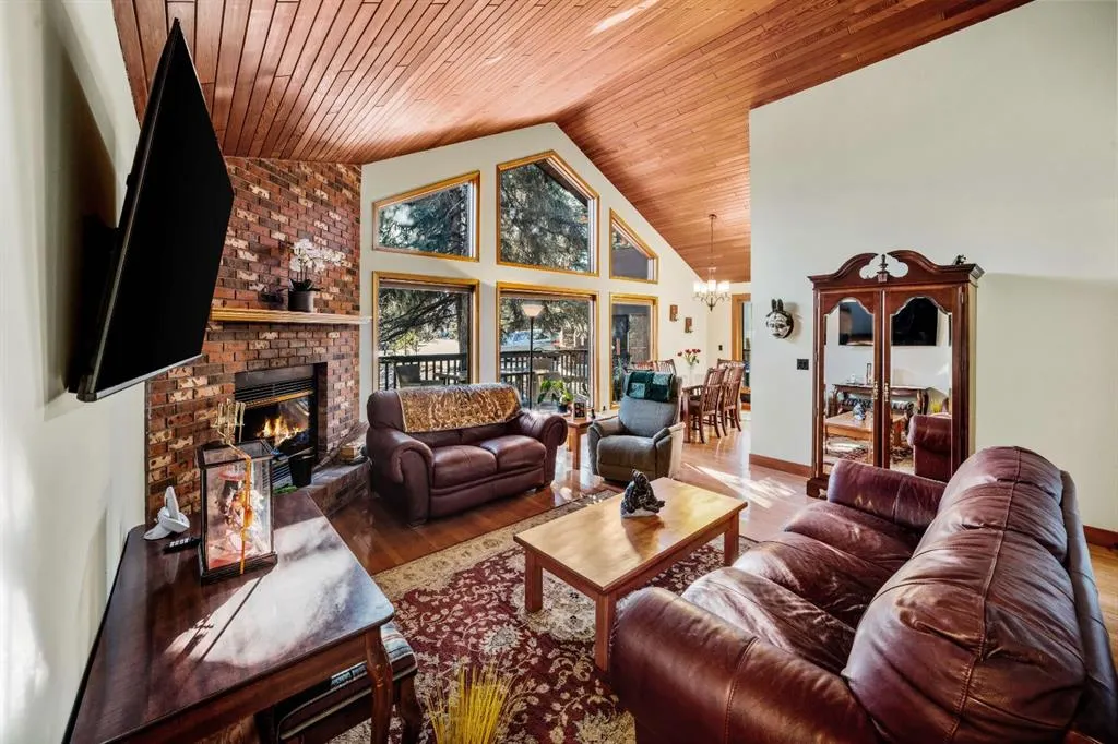 20 Pinewood Crescent