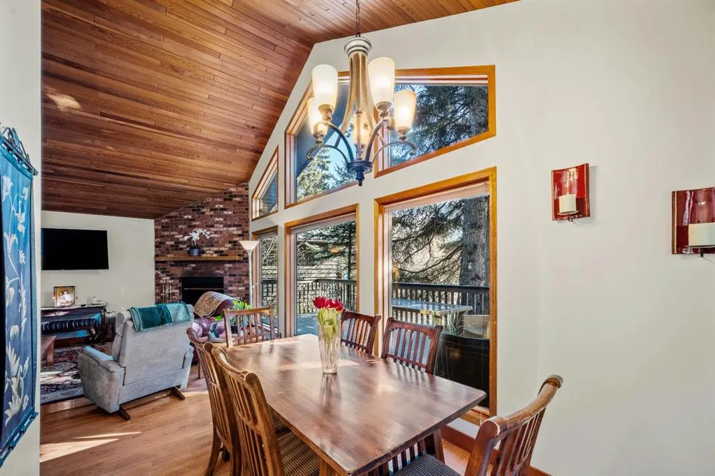 20 Pinewood Crescent