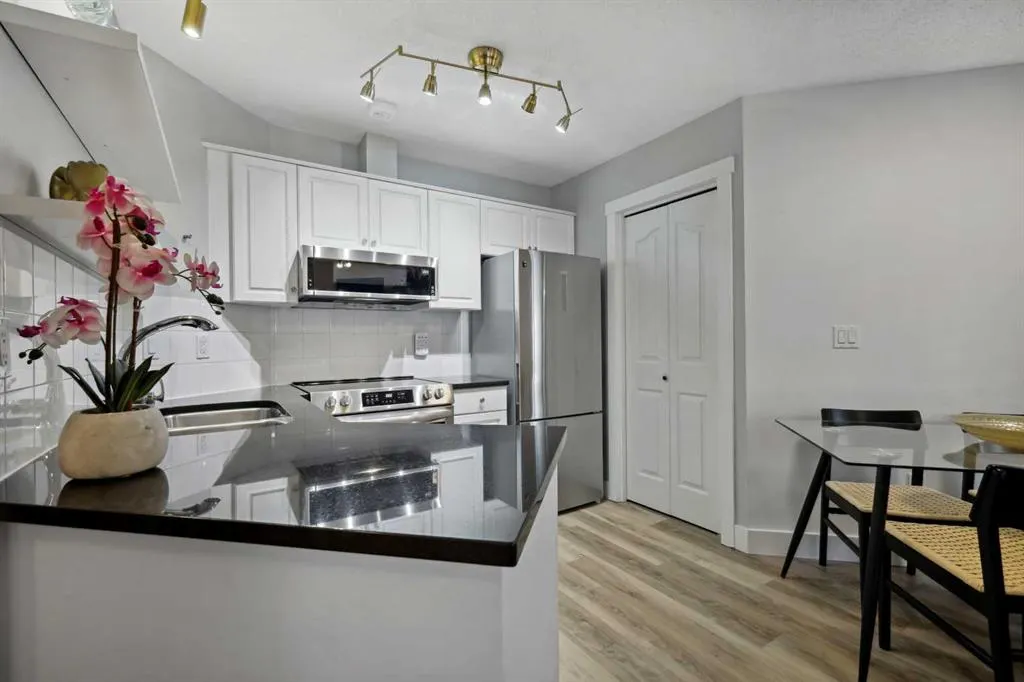 10 Sierra Morena Mews SW, #210