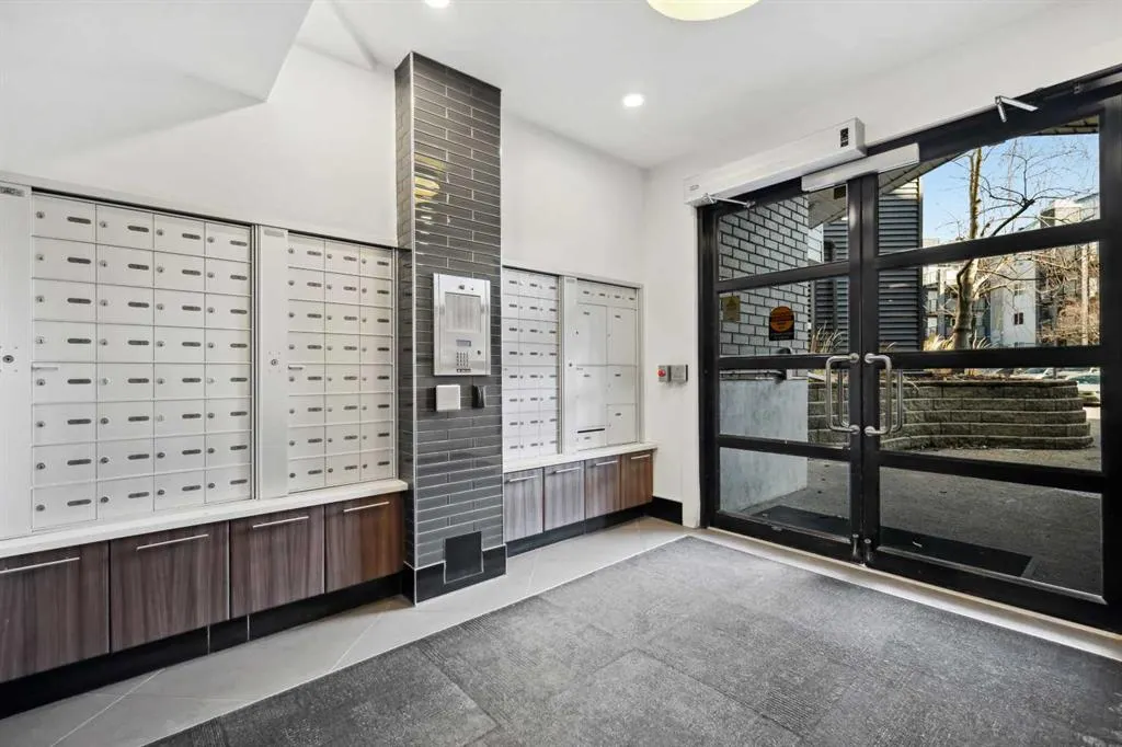 10 Sierra Morena Mews SW, #210