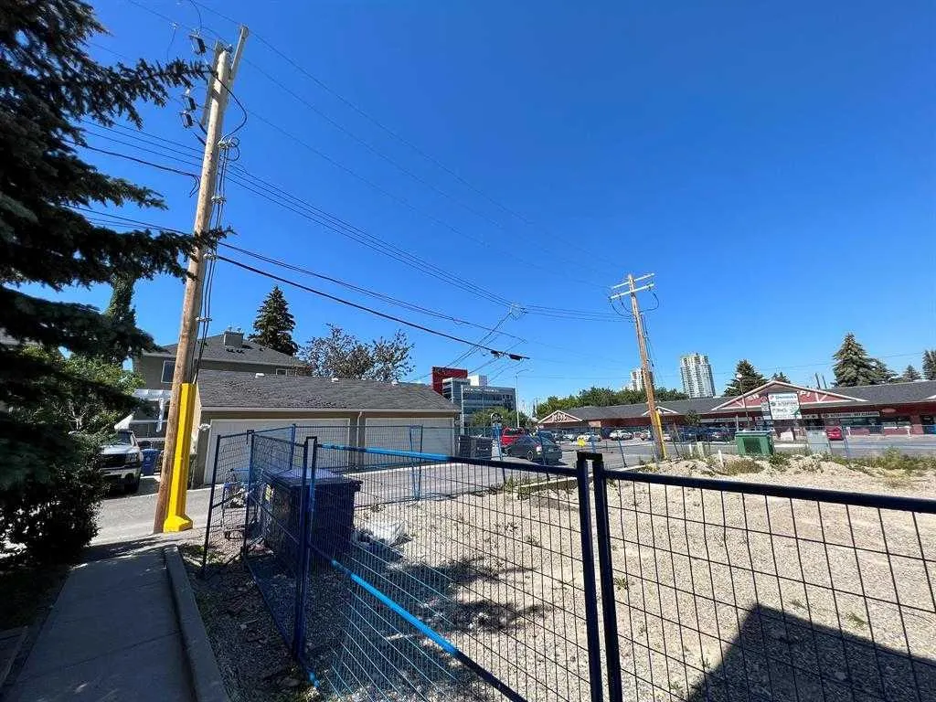 1903/1907 31 Street SW