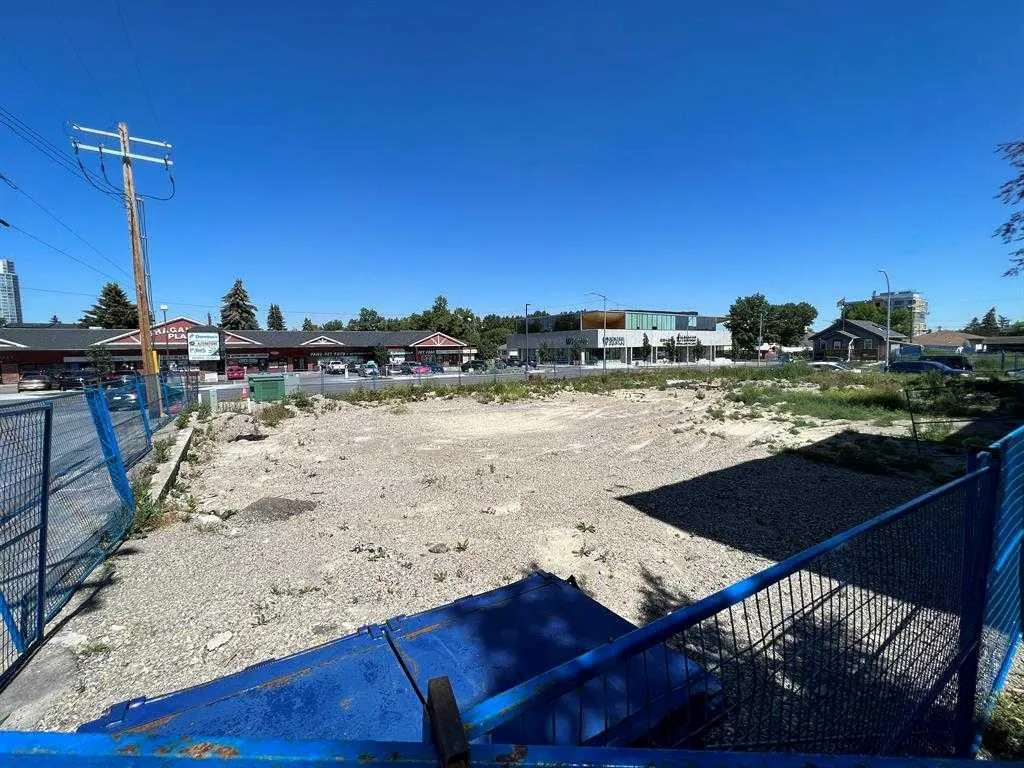 1903/1907 31 Street SW