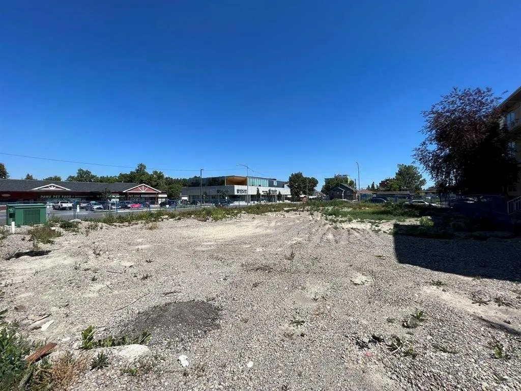 1903/1907 31 Street SW