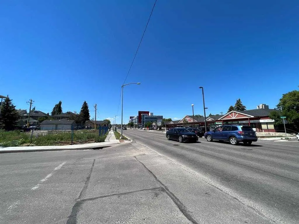 1903/1907 31 Street SW