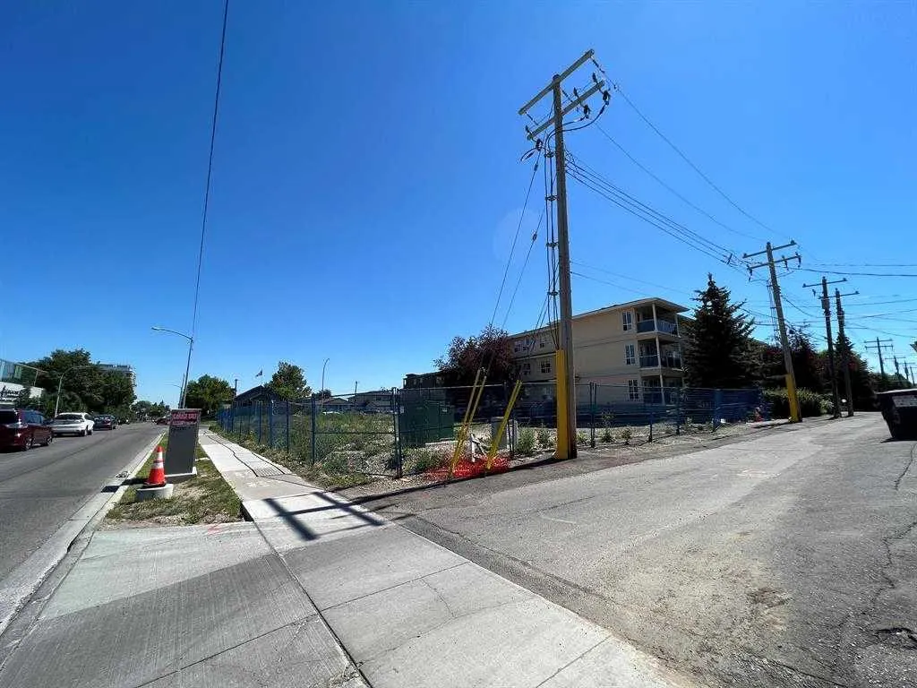 1903/1907 31 Street SW