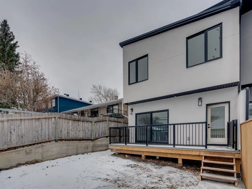 2812 35 Street SW