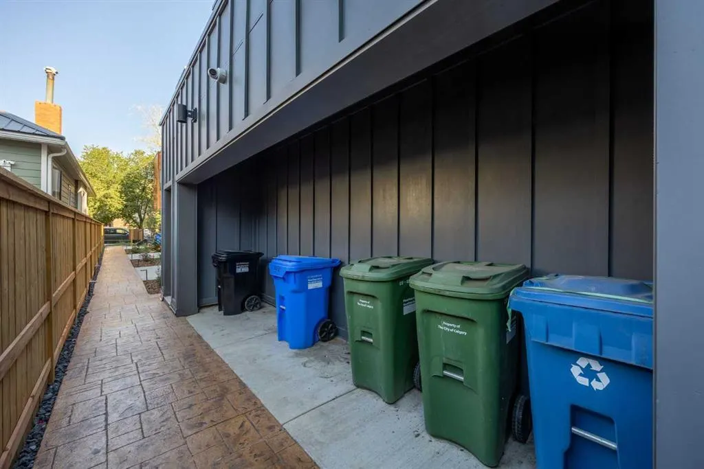 923 1 Avenue NW, #2