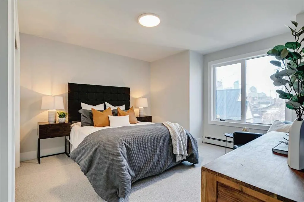 923 1 Avenue NW, #2