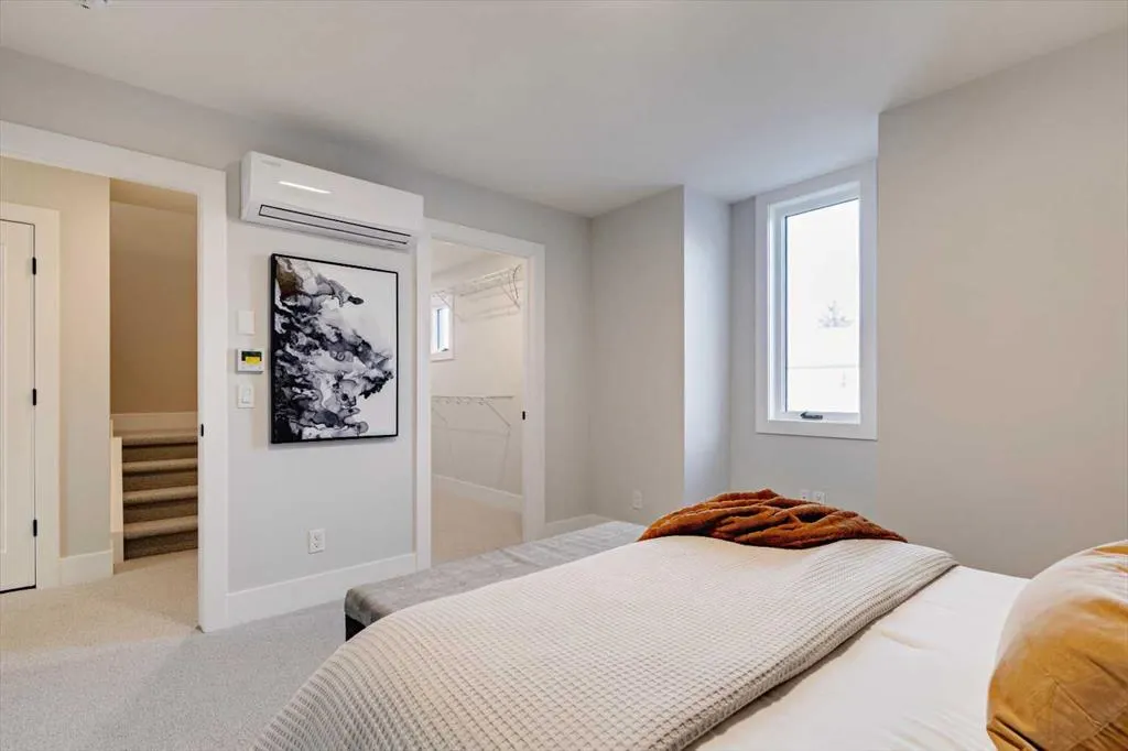 923 1 Avenue NW, #2