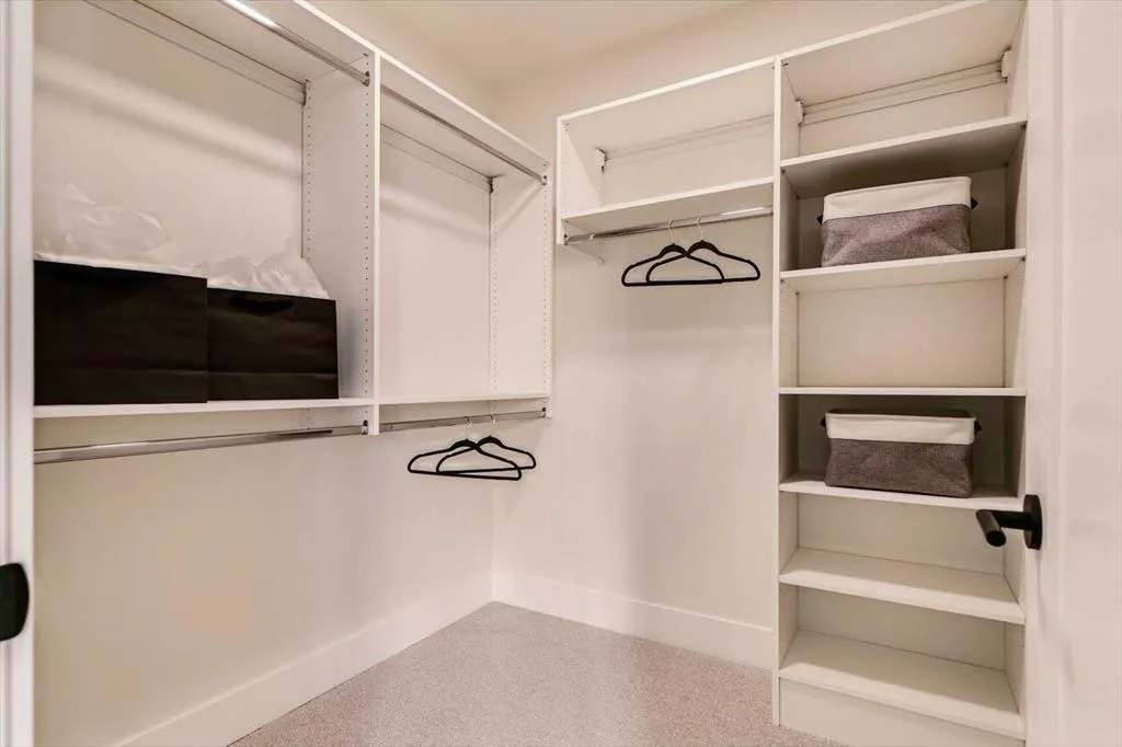 923 1 Avenue NW, #2
