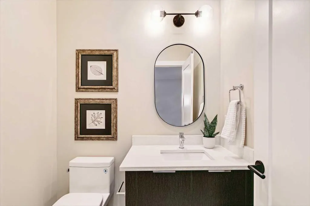 923 1 Avenue NW, #2