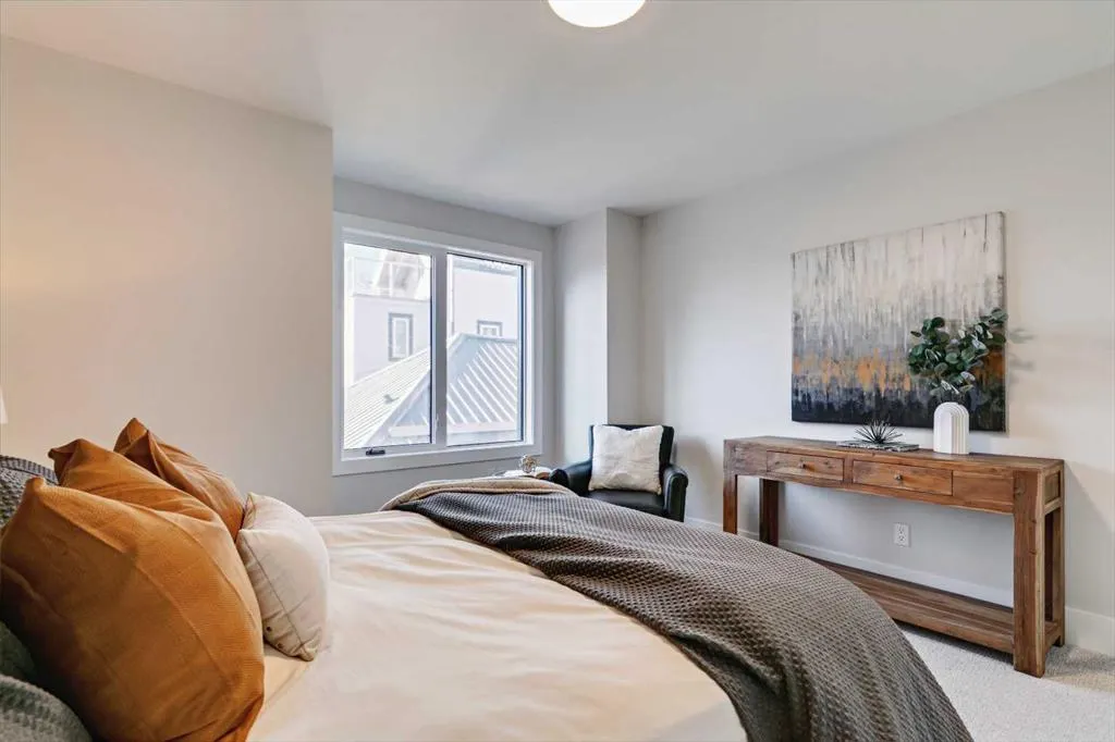 923 1 Avenue NW, #2
