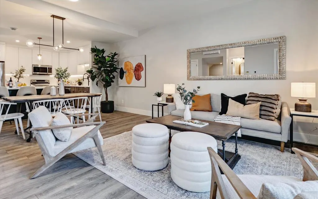 923 1 Avenue NW, #2