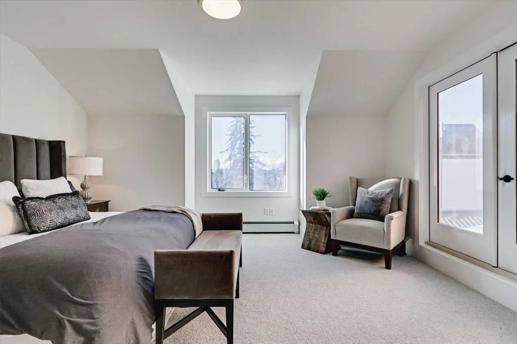 923 1 Avenue NW, #2