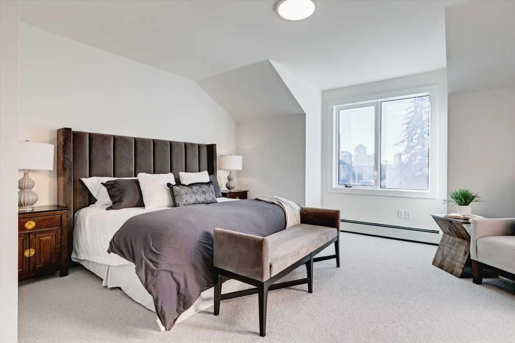 923 1 Avenue NW, #2
