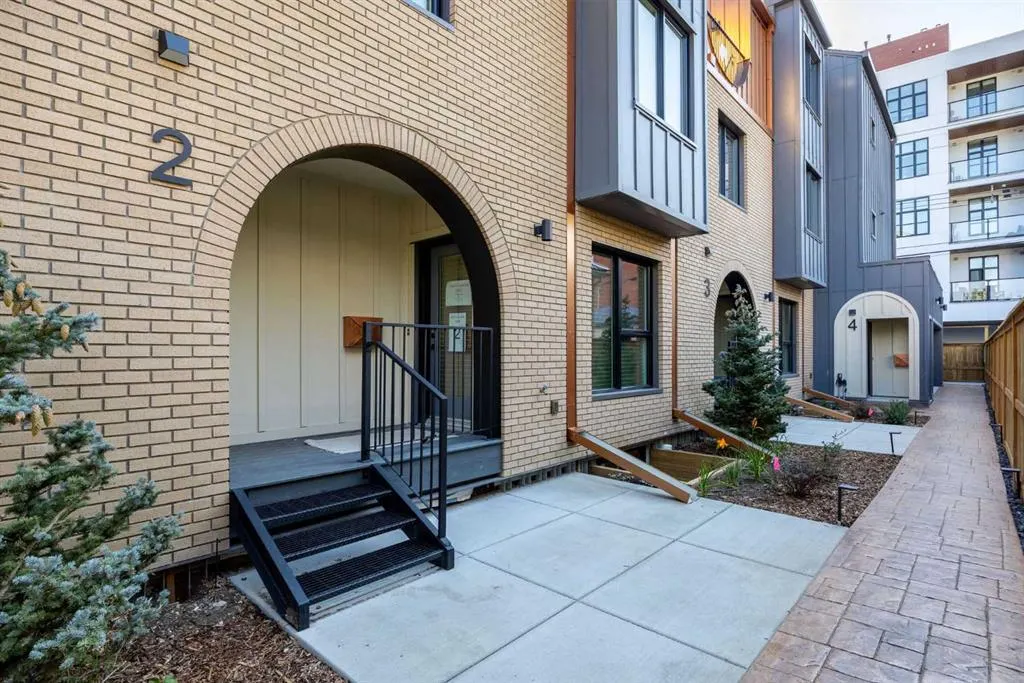 923 1 Avenue NW, #2