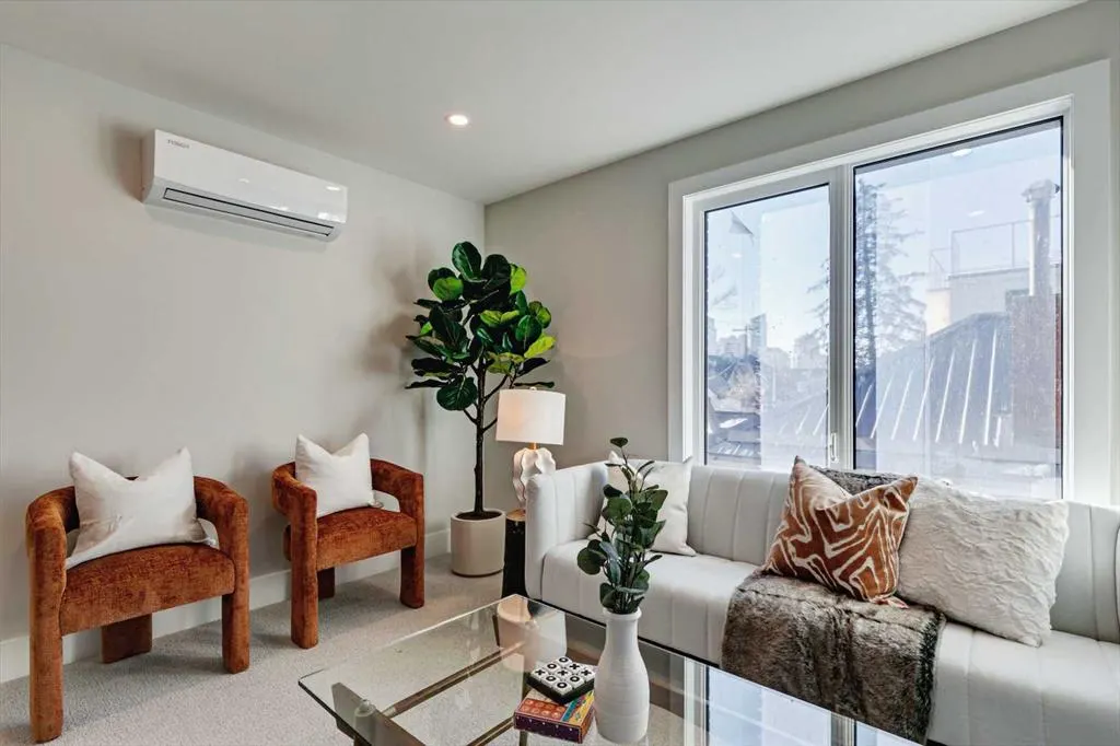 923 1 Avenue NW, #2
