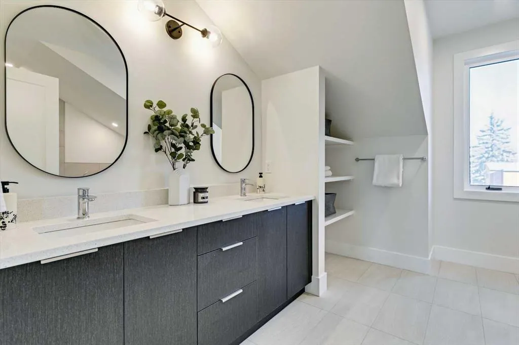 923 1 Avenue NW, #2
