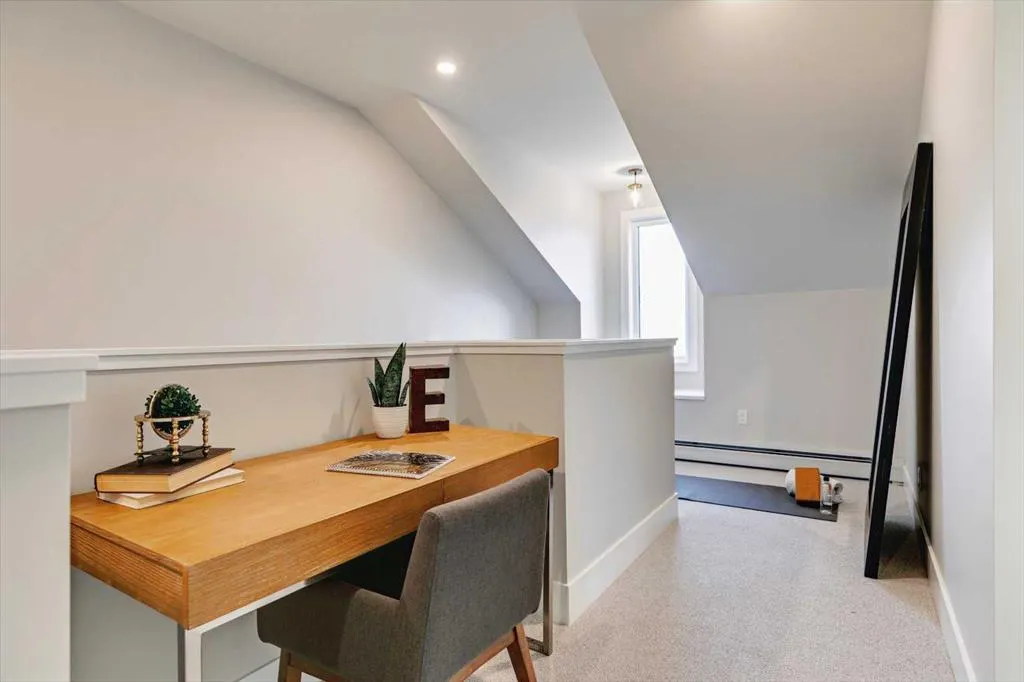 923 1 Avenue NW, #2