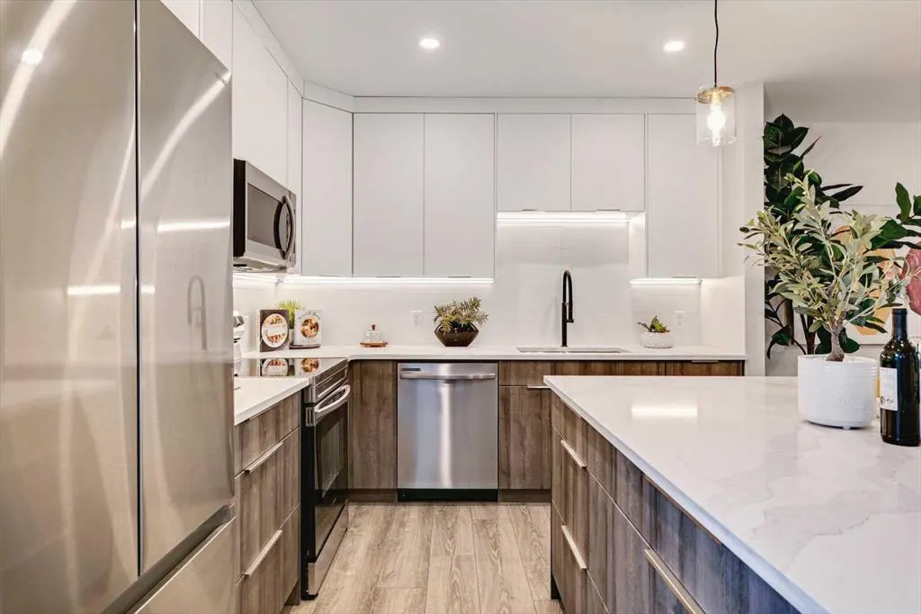 923 1 Avenue NW, #2