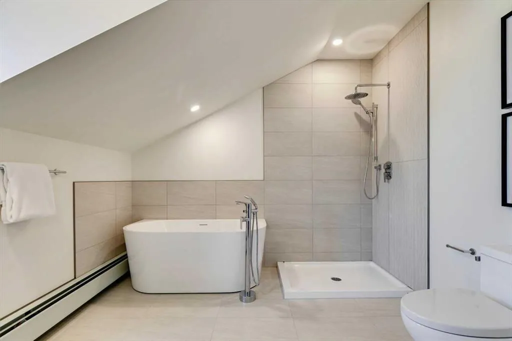 923 1 Avenue NW, #2