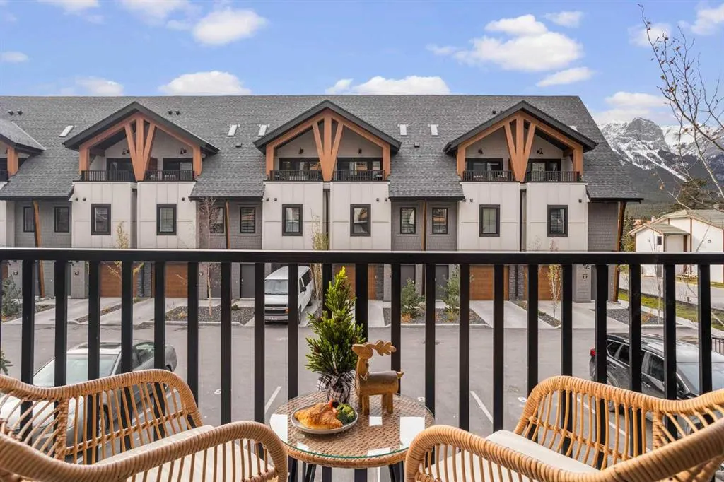 1717 Mountain Avenue, #106