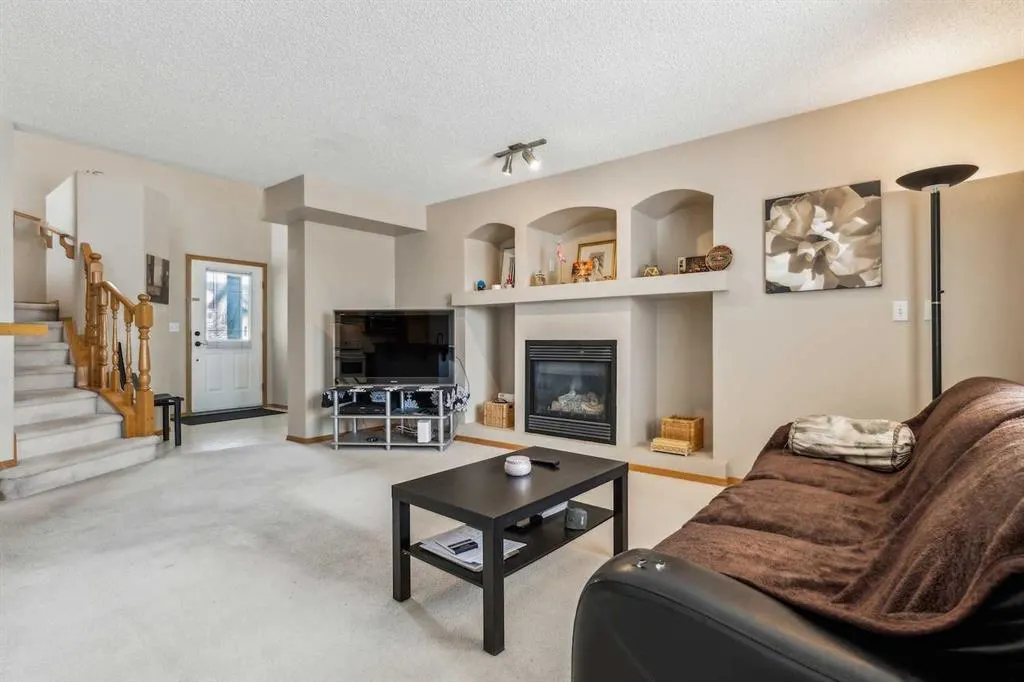 1210 Harvest Hills Drive NE