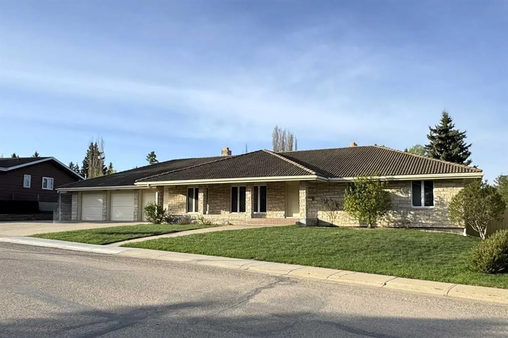 5235 38 Street Crescent