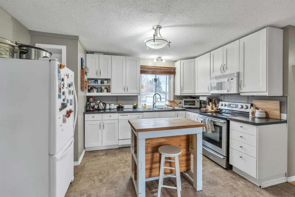 8508, 8512 Bowness Road NW