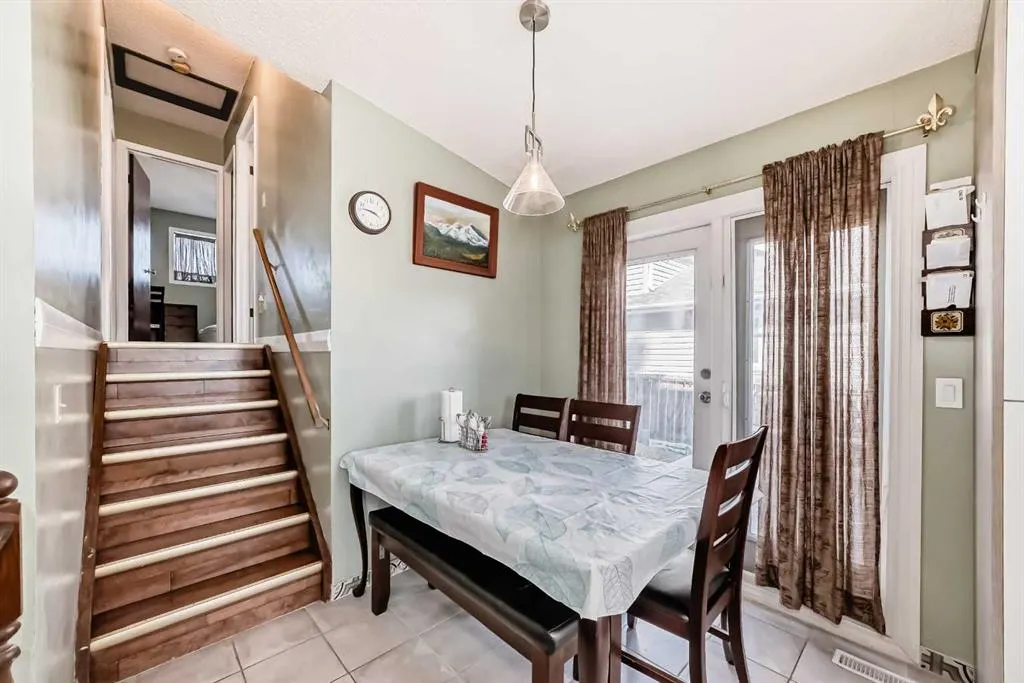 12 Castlebrook Way NE