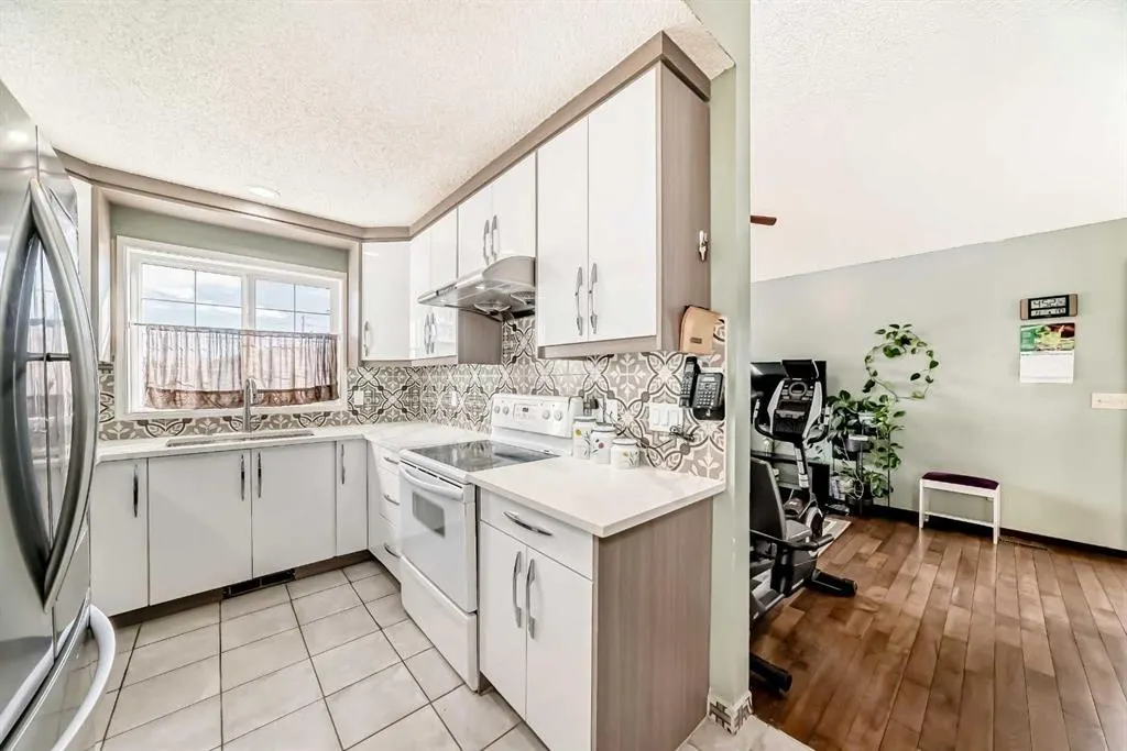 12 Castlebrook Way NE
