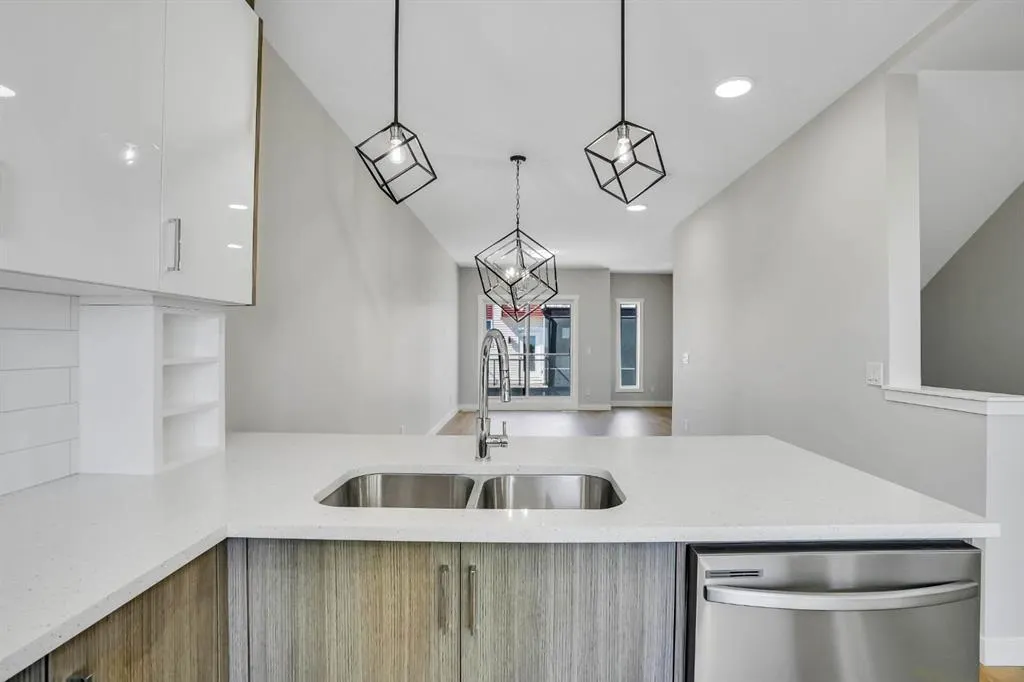 304 Red Sky Villas NE