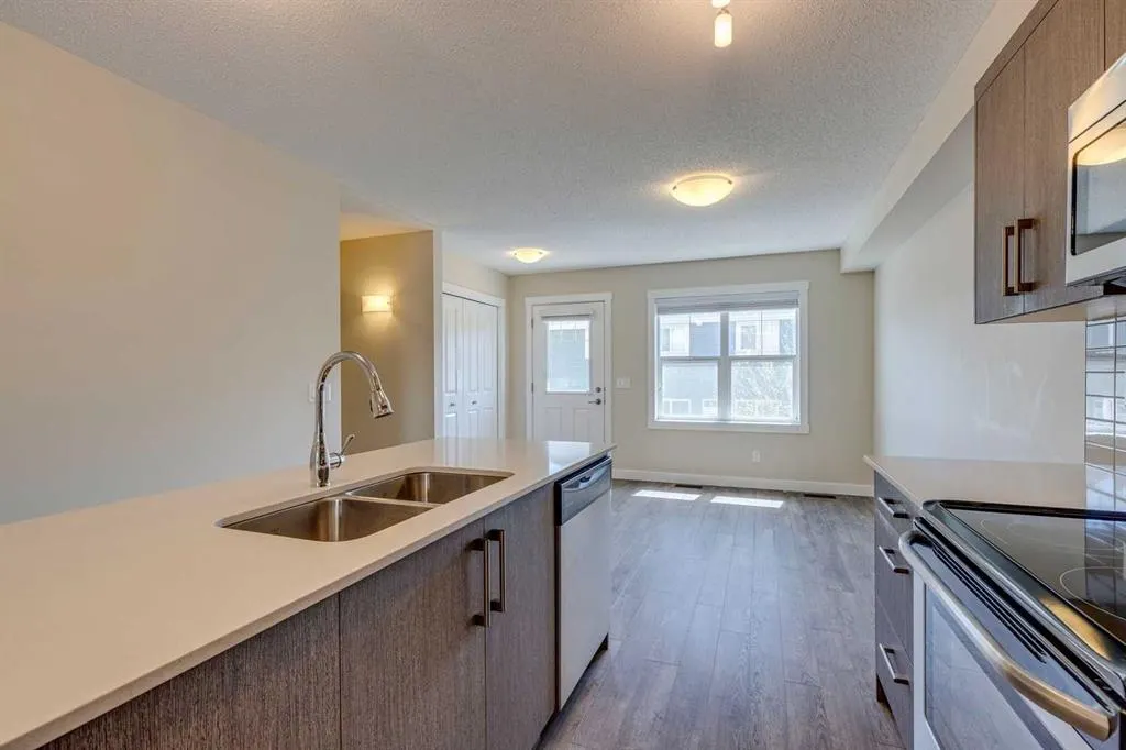 1225 Kings Heights Way SE, #605