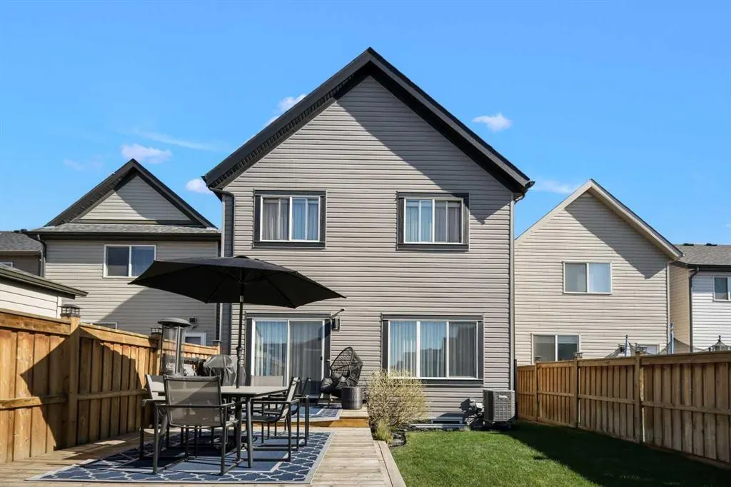 92 Skyview Point Crescent NE