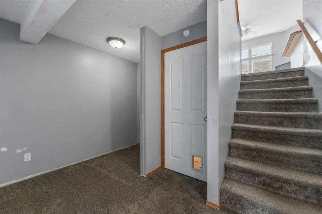 444 taradale Drive NE