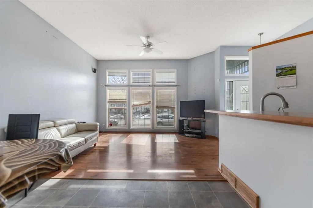 444 taradale Drive NE