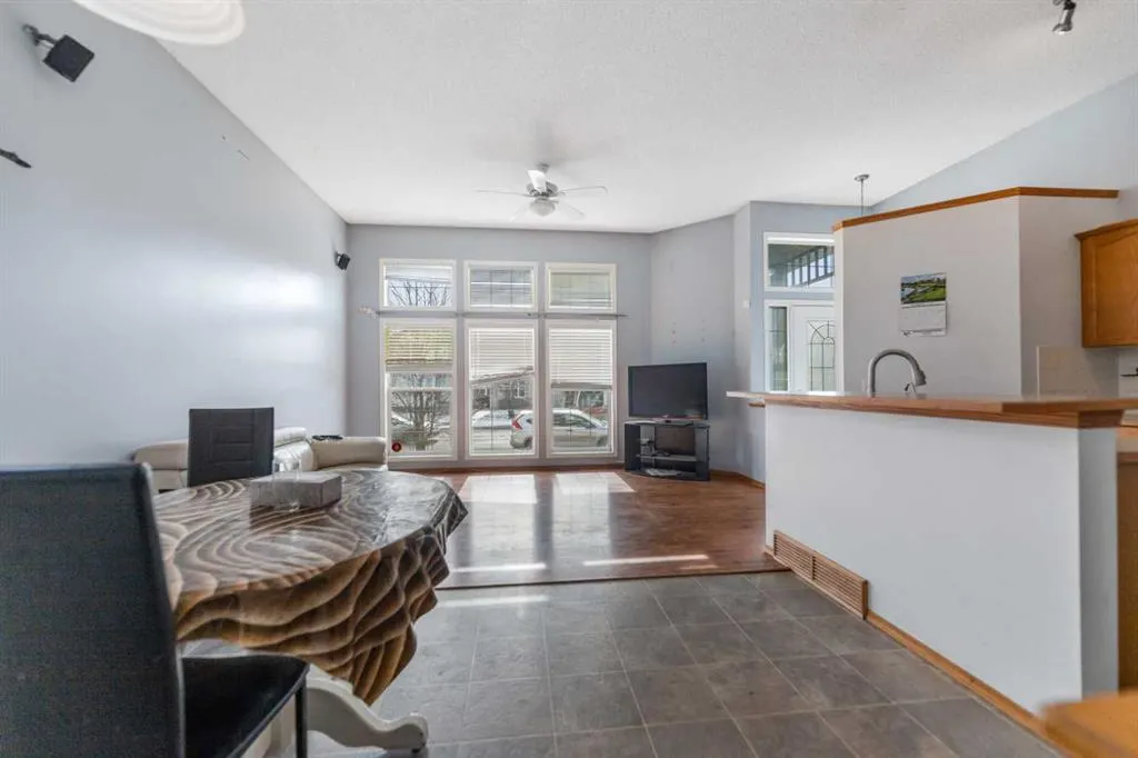 444 taradale Drive NE