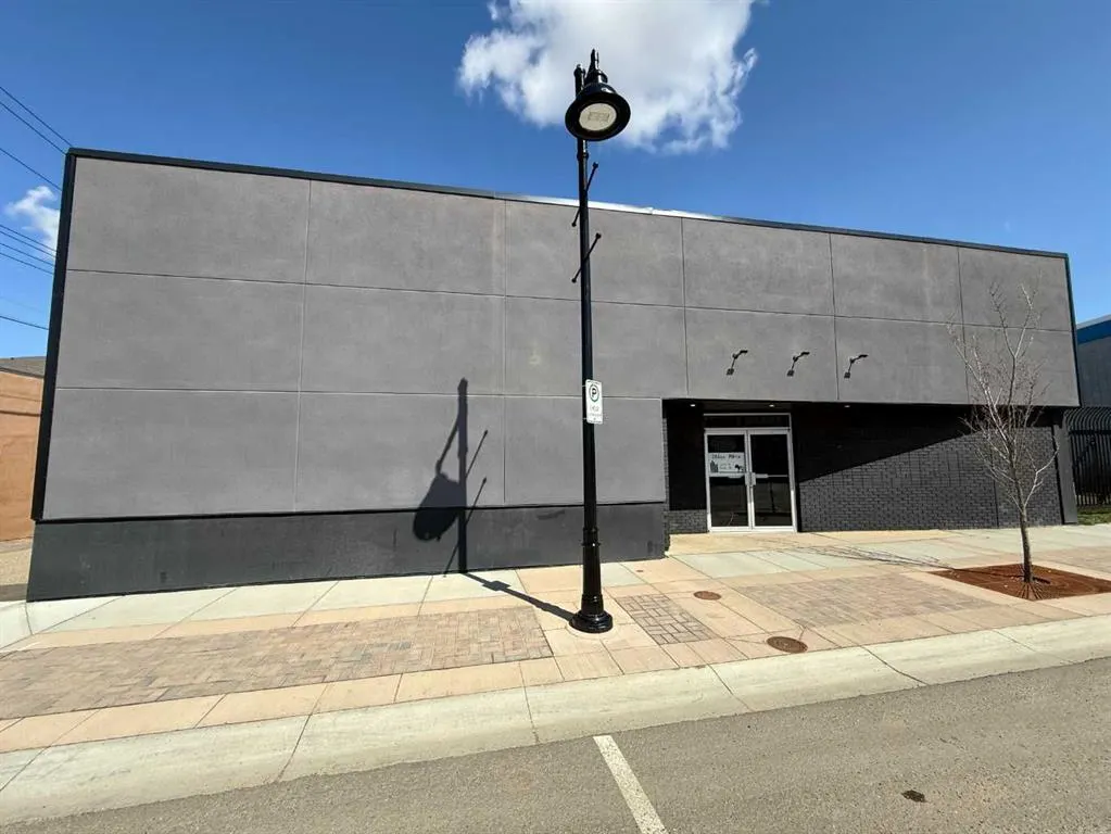 5004 51 Ave