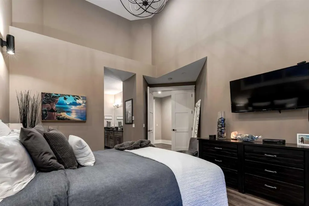 232025 48 Street E, #200