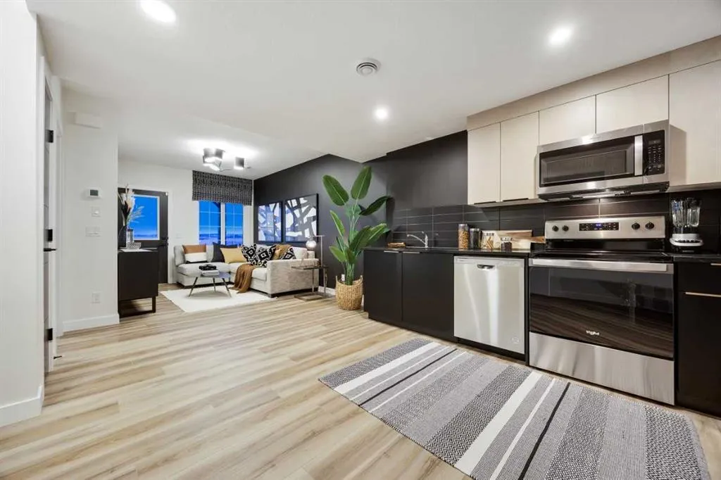350 Hotchkiss Manor SE