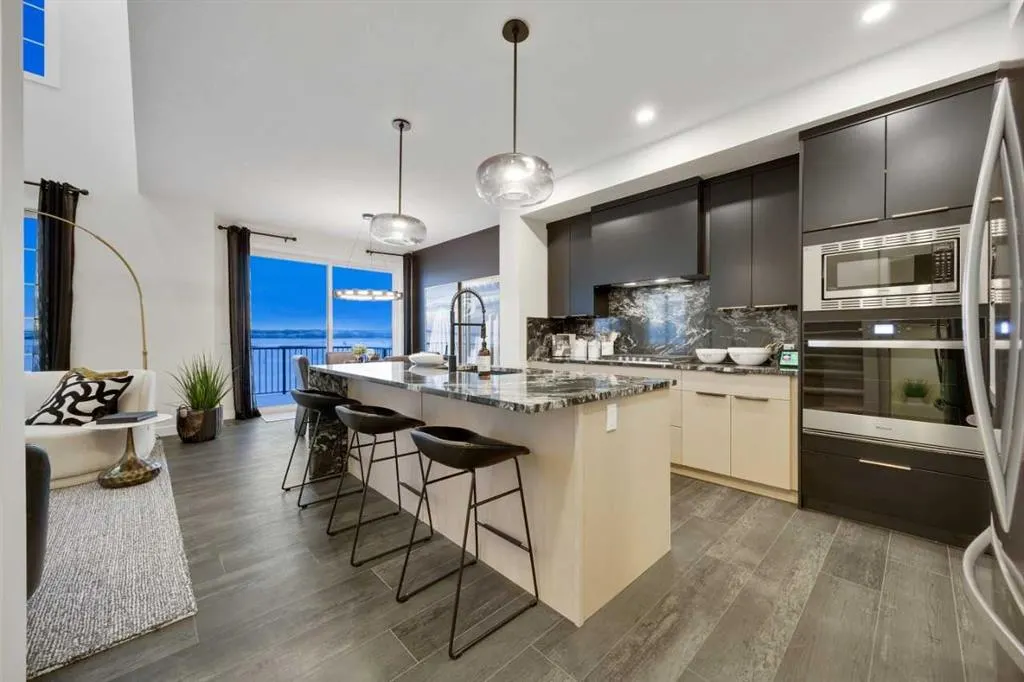 350 Hotchkiss Manor SE