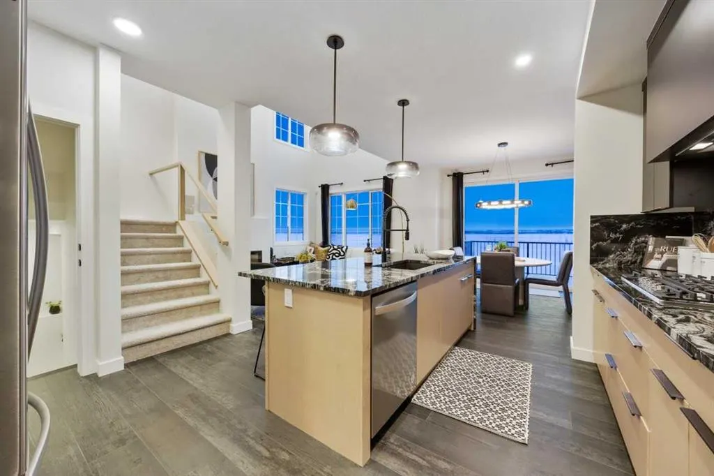 350 Hotchkiss Manor SE