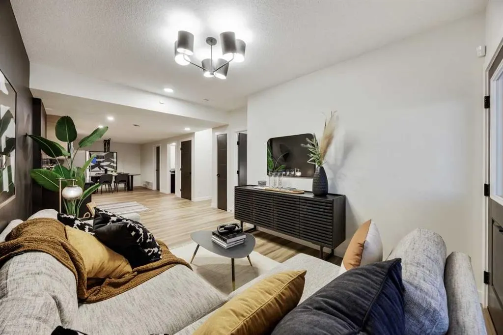 350 Hotchkiss Manor SE