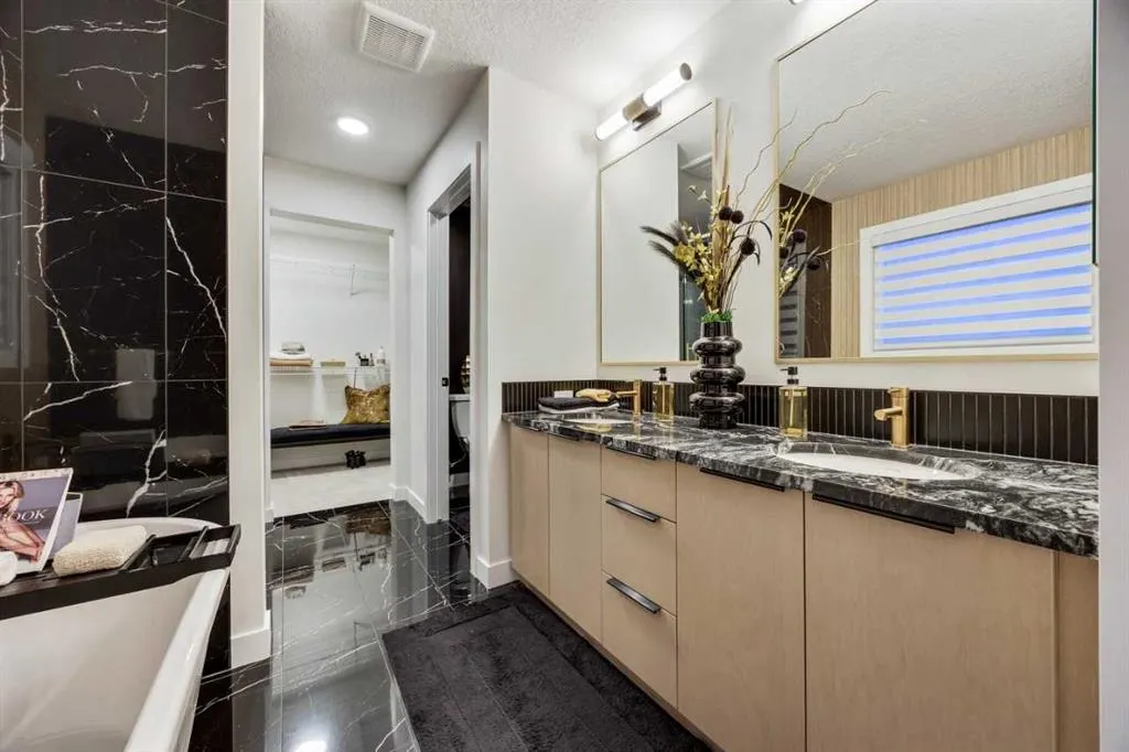 350 Hotchkiss Manor SE