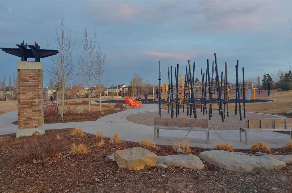 200 HARVEST HILLS Place NE, #211