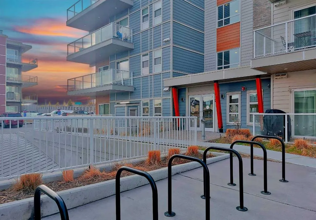 200 HARVEST HILLS Place NE, #211
