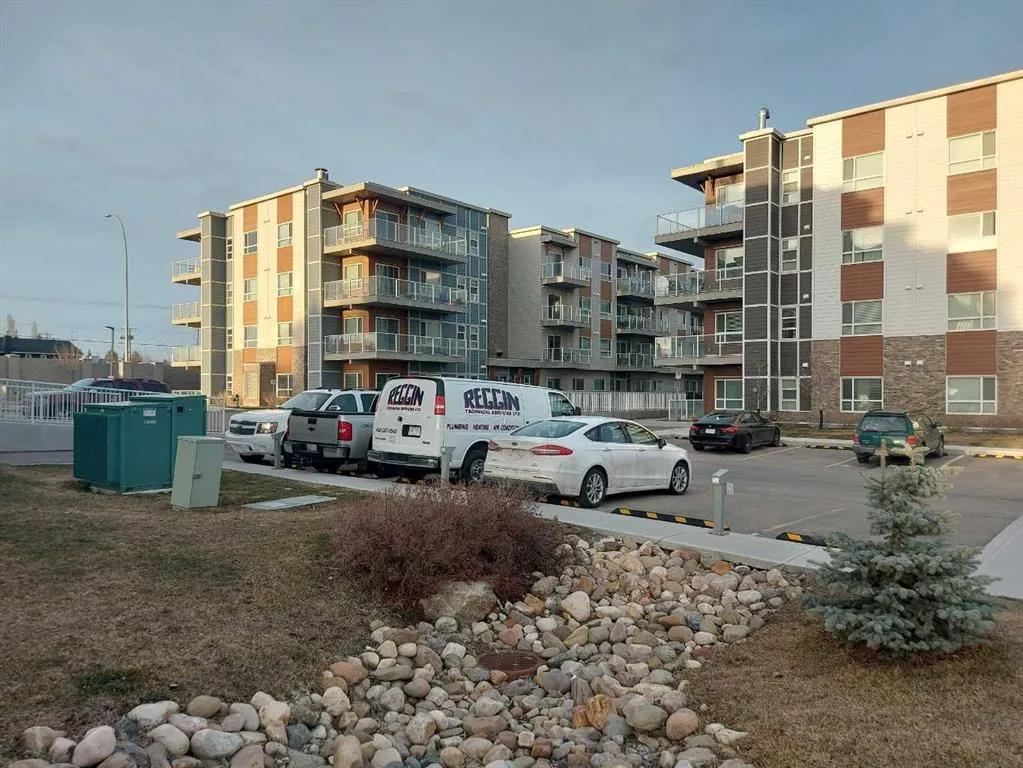 200 HARVEST HILLS Place NE, #211